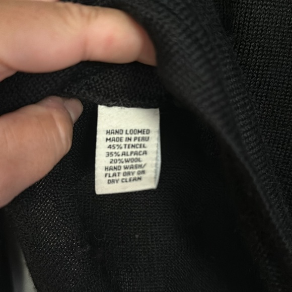 Indigenous One Weave women hand loomed Peruvian alpaca & wool blend sweater - Picture 13 of 13